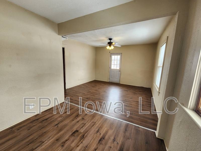 Apartment for rent at 604 1 2 W Seerley Blvd, Cedar Falls, IA 50613