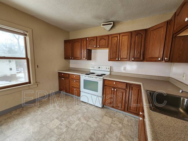 Apartment for rent at 604 1 2 W Seerley Blvd, Cedar Falls, IA 50613