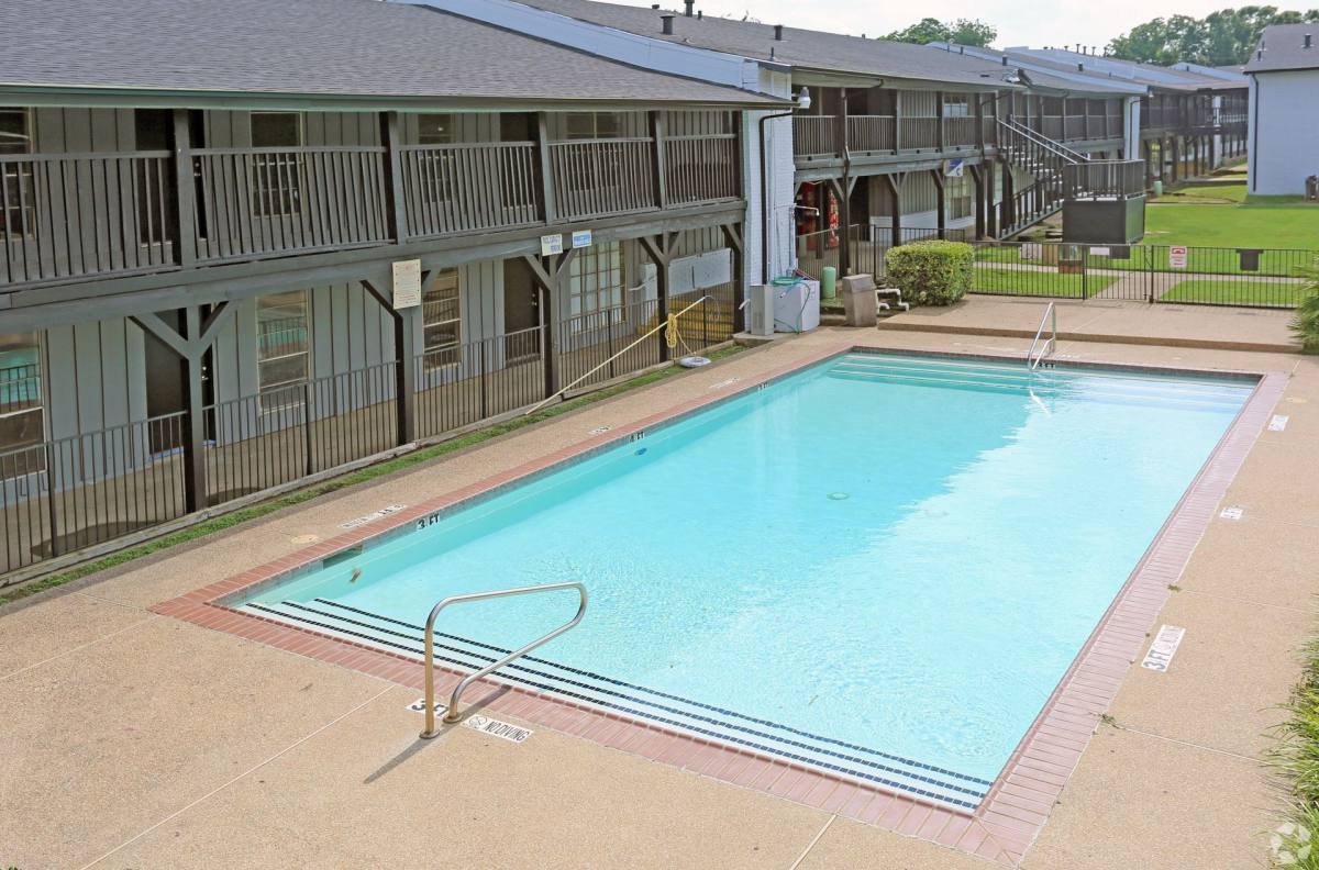 Apartment for rent at 6608 S Freeway, Fort Worth, TX 76134
