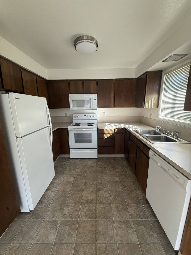 Apartment for rent at 401 Madrona Ave SE, Salem, OR 97302