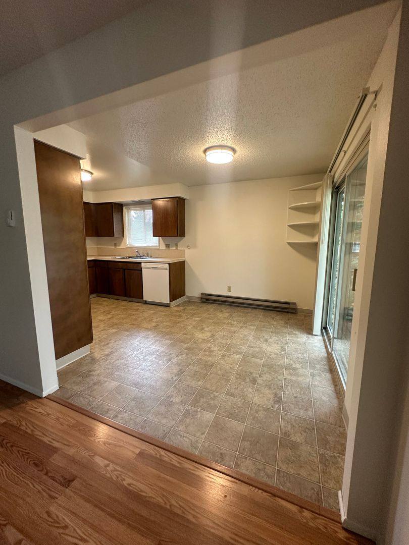 Apartment for rent at 401 Madrona Ave SE, Salem, OR 97302