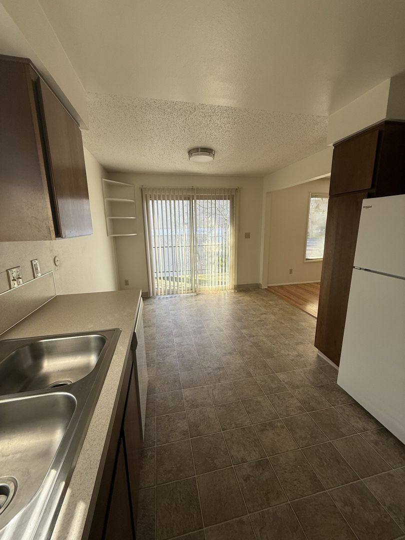 Apartment for rent at 401 Madrona Ave SE, Salem, OR 97302