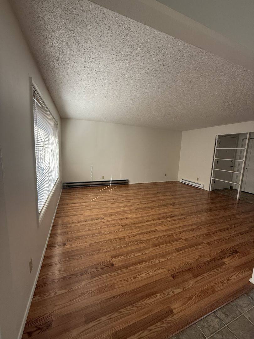Apartment for rent at 401 Madrona Ave SE, Salem, OR 97302