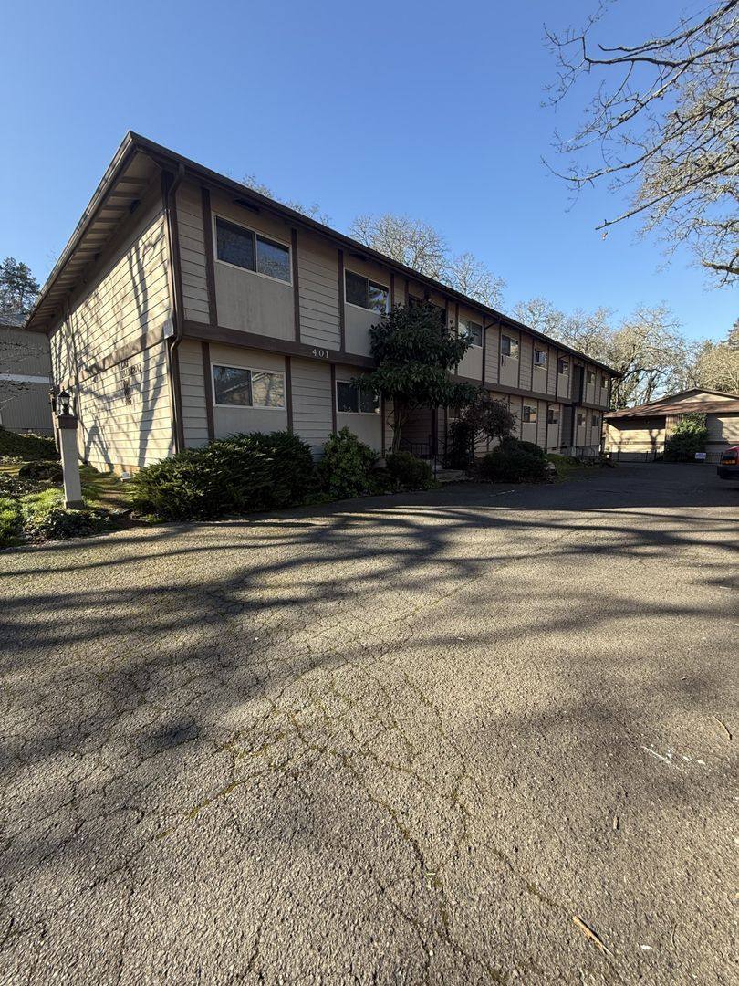 Apartment for rent at 401 Madrona Ave SE, Salem, OR 97302