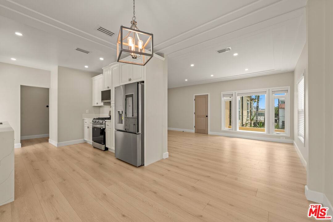 House for rent at 1117 S Wooster St, Los Angeles, CA 90035