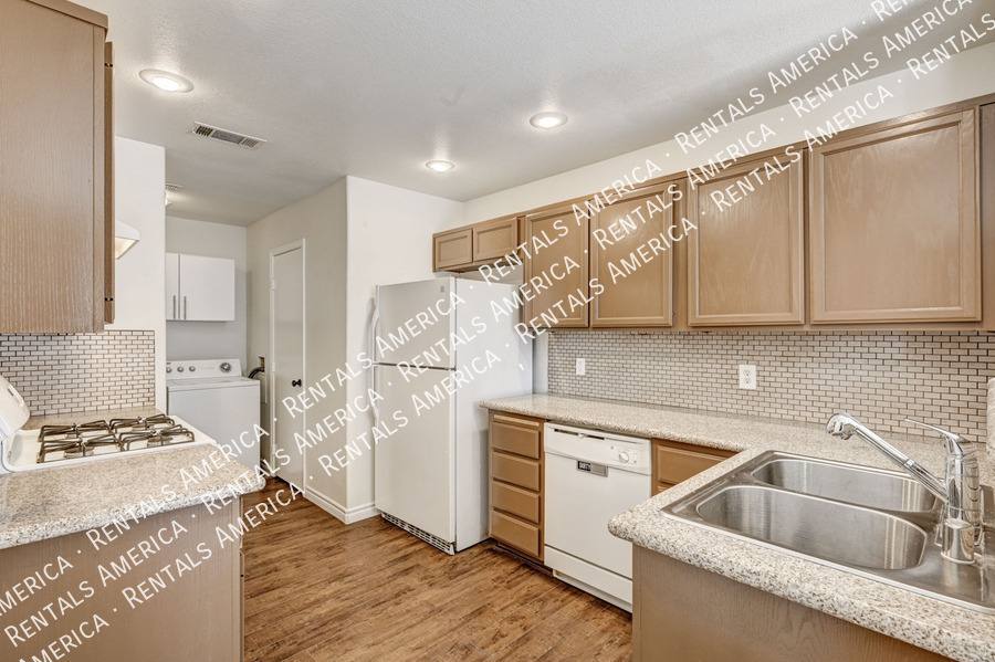 Townhouse for rent at 8144 Autumn Star Ave, Las Vegas, NV 89145