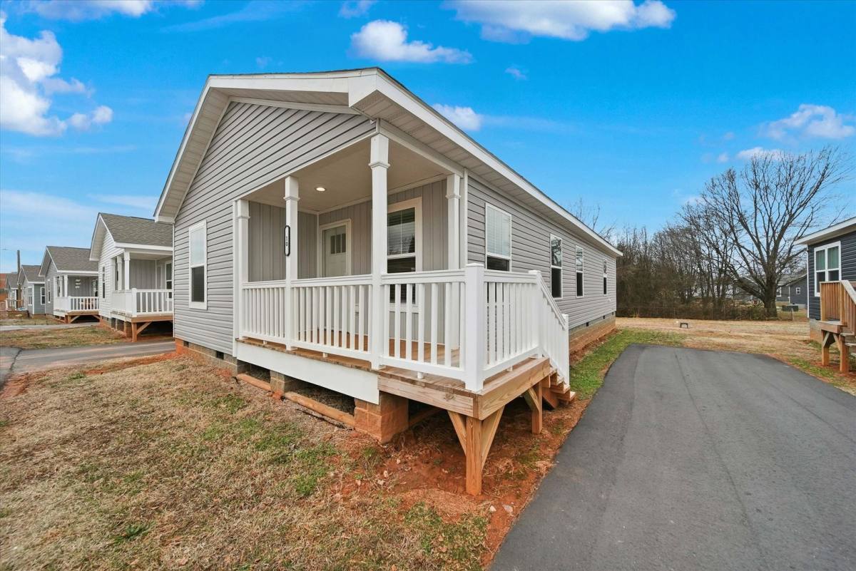 House for rent at 2110 24th St NE, Hickory, NC 28601