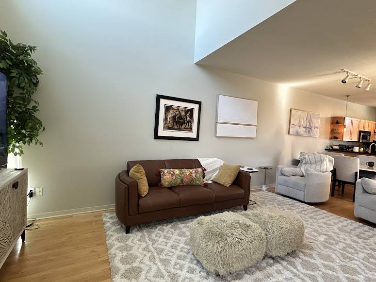 Townhouse for rent at 4577 Madison Ave, Kansas City, MO 64111