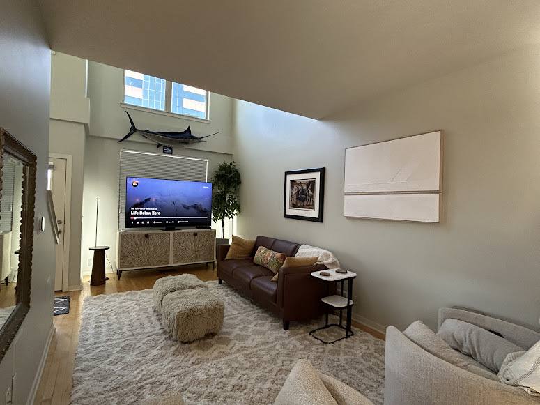 Townhouse for rent at 4577 Madison Ave, Kansas City, MO 64111