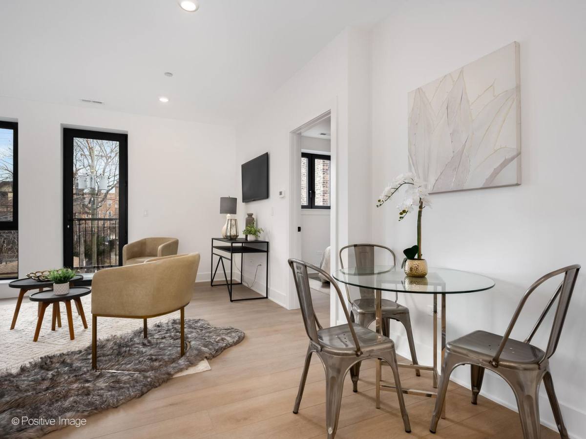 Apartment for rent at 4713 N Clark St #401, Chicago, IL 60640