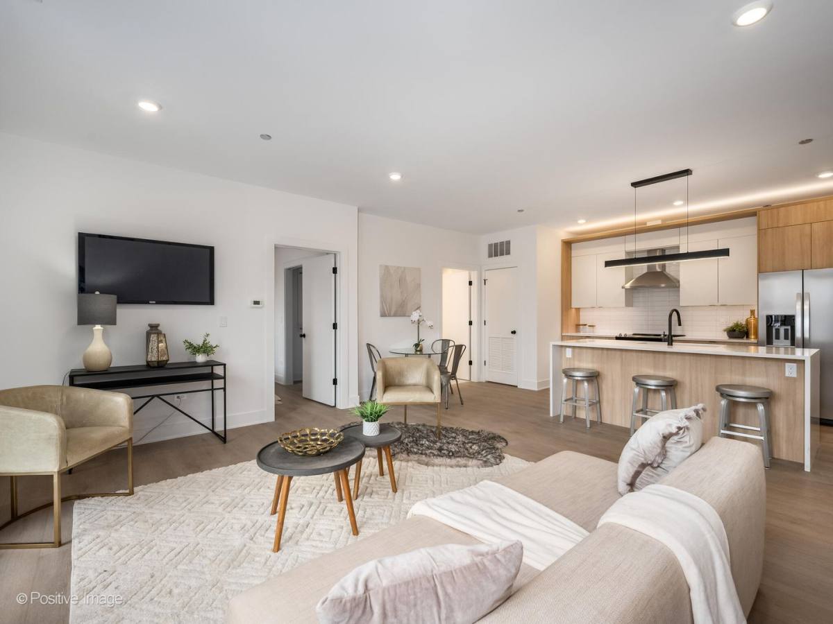 Apartment for rent at 4713 N Clark St #401, Chicago, IL 60640
