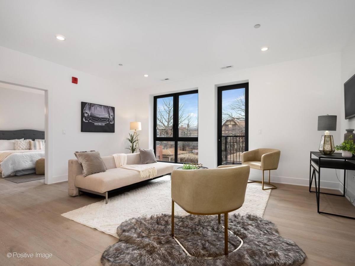 Apartment for rent at 4713 N Clark St #401, Chicago, IL 60640