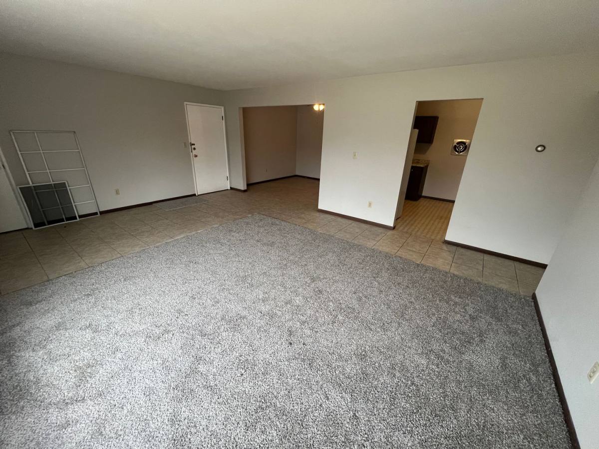Apartment for rent at 240 Williamsburg Dr, Mequon, WI 53092