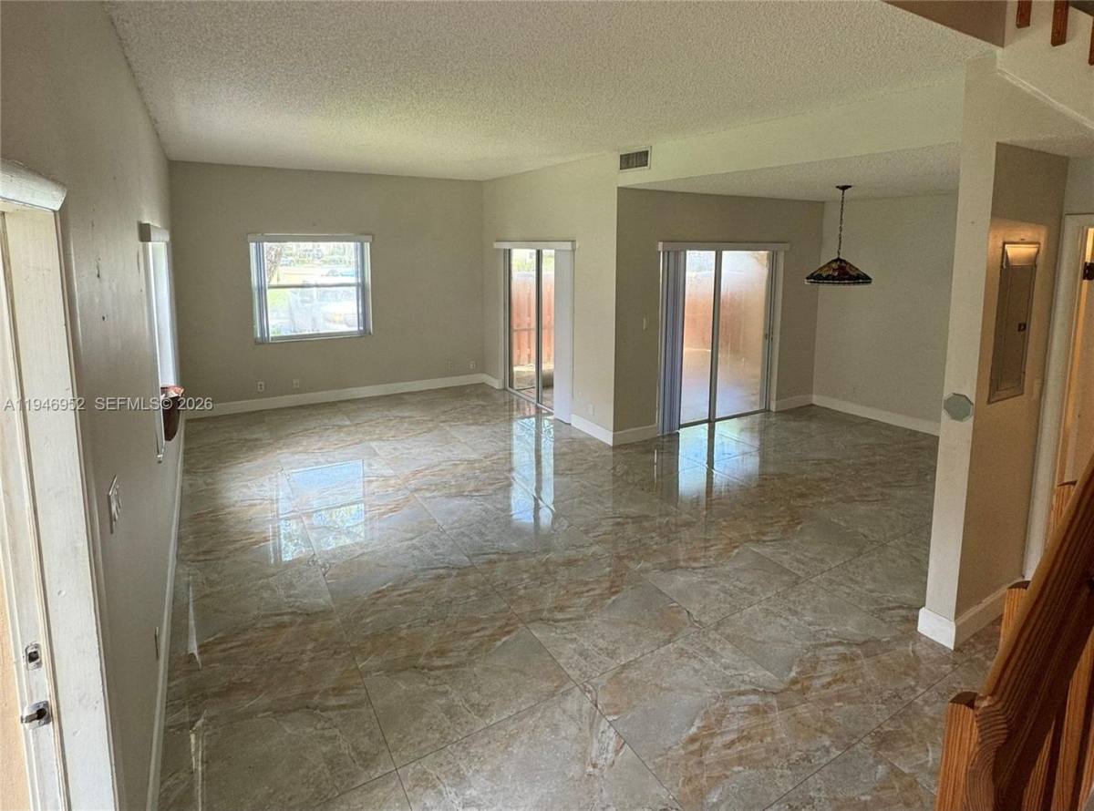 Townhouse for rent at 549 Racquet Club Rd, Fort Lauderdale, FL 33326