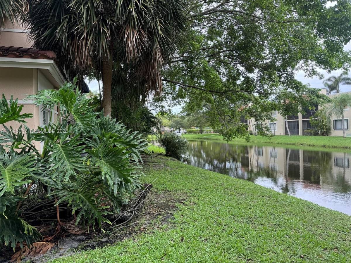 Townhouse for rent at 549 Racquet Club Rd, Fort Lauderdale, FL 33326