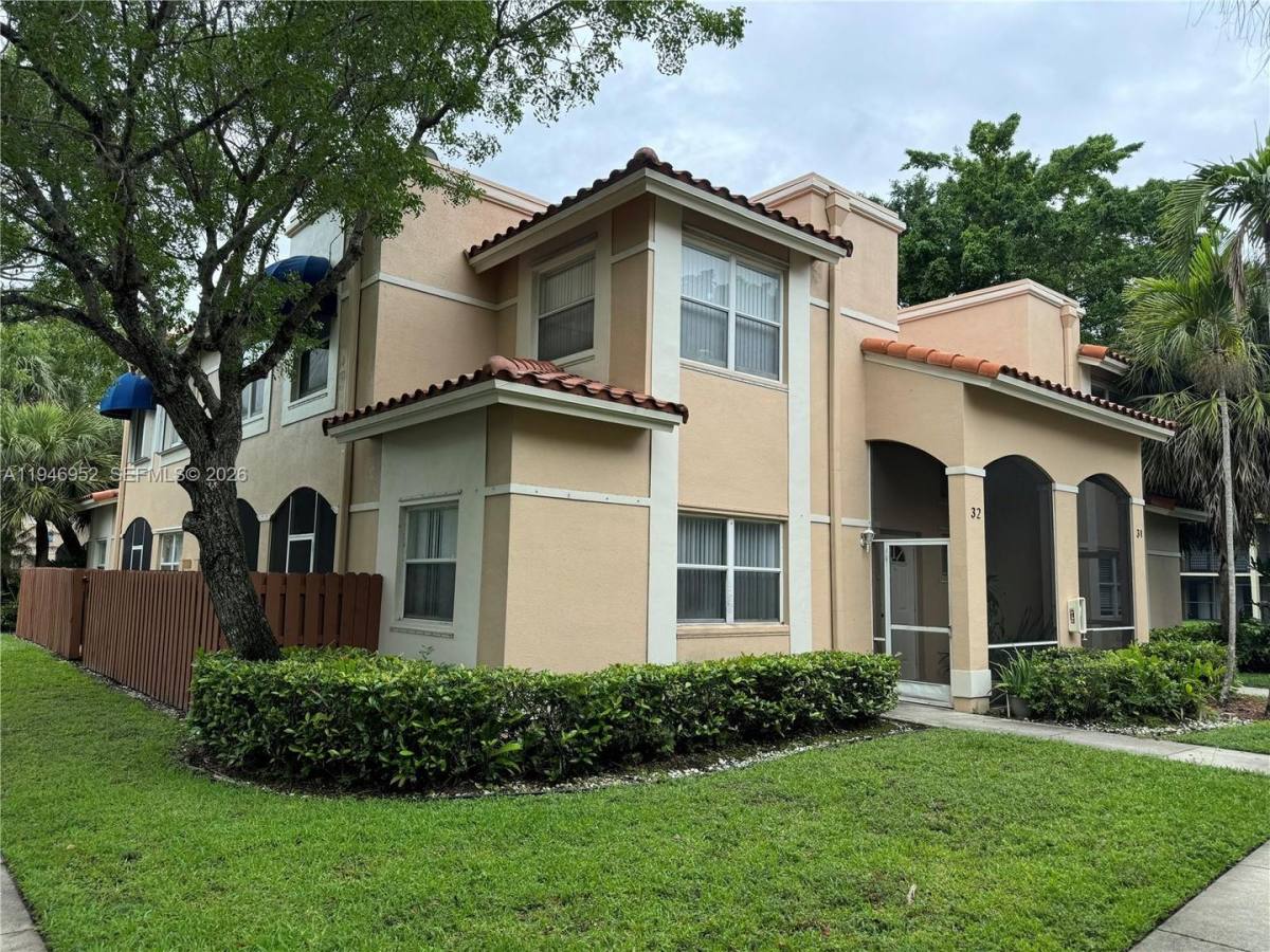 Townhouse for rent at 549 Racquet Club Rd, Fort Lauderdale, FL 33326