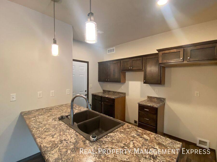 Townhouse for rent at 5822 S Whisper Creek Place, Sioux Falls, SD 57108