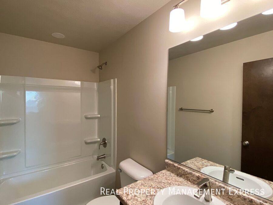 Townhouse for rent at 5822 S Whisper Creek Place, Sioux Falls, SD 57108