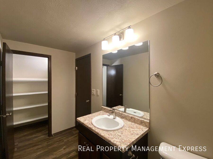 Townhouse for rent at 5822 S Whisper Creek Place, Sioux Falls, SD 57108