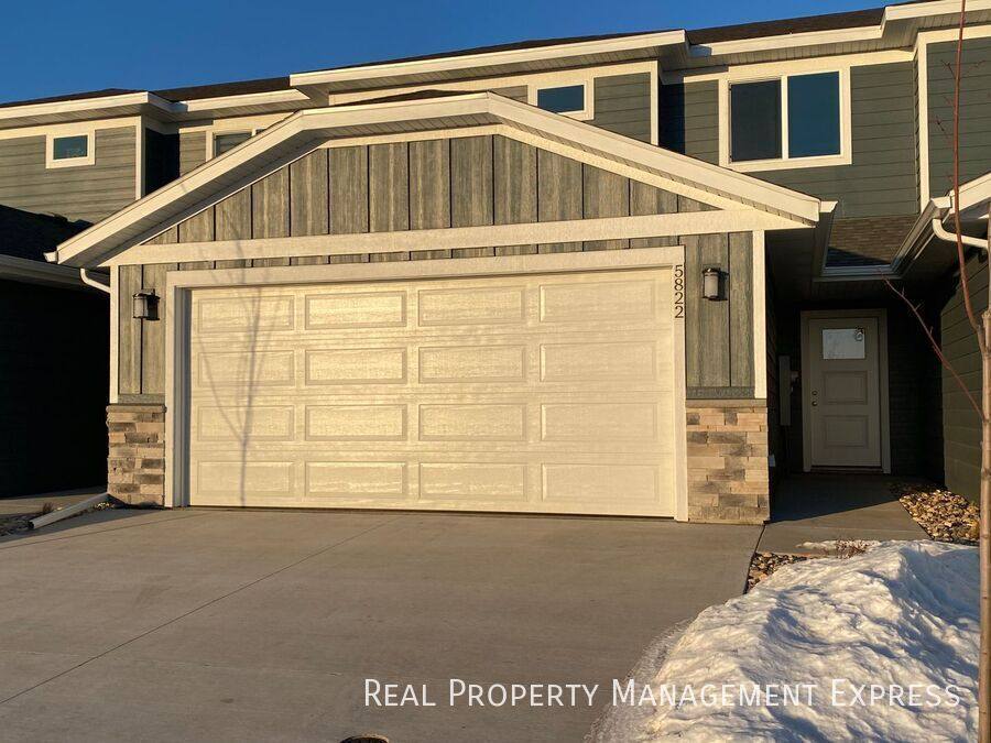 Townhouse for rent at 5822 S Whisper Creek Place, Sioux Falls, SD 57108