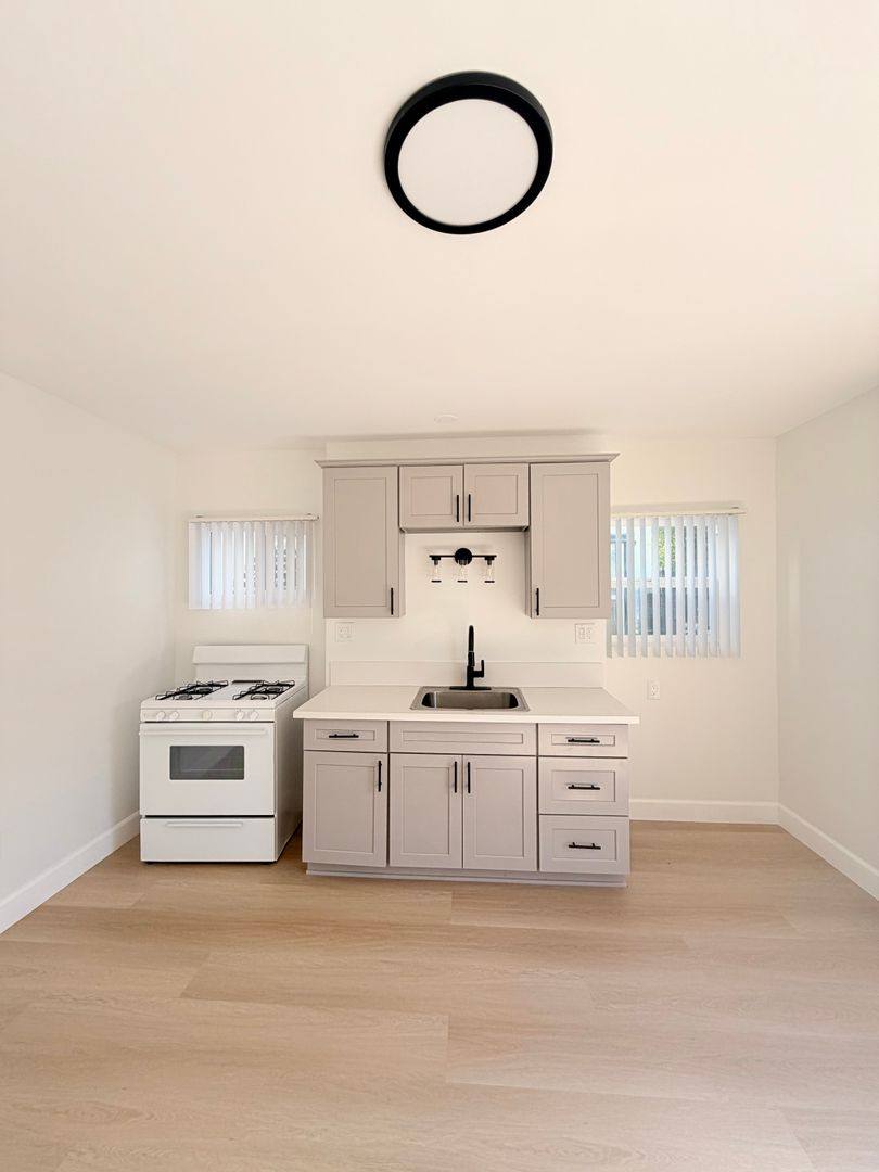 Apartment for rent at 4705 Willow Brook Ave #2, Los Angeles, CA 90029