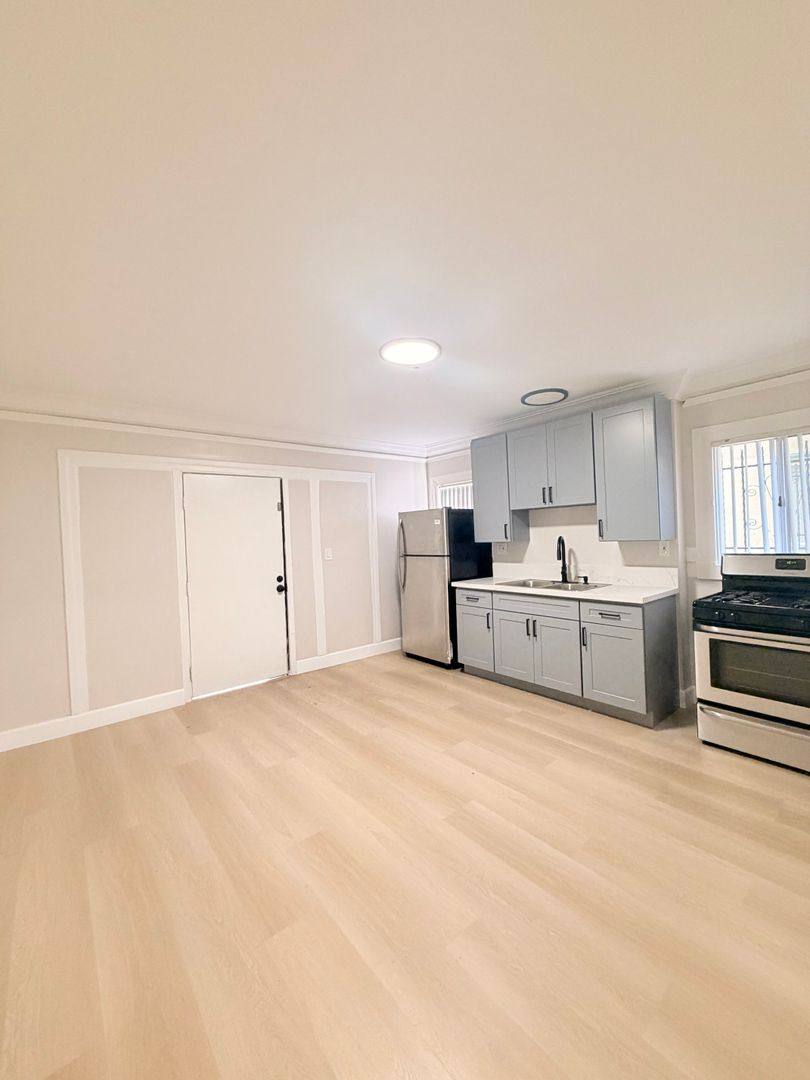 Apartment for rent at 1005 Berendo St #1, Los Angeles, CA 90029