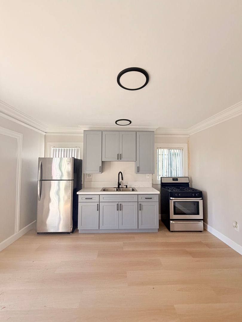 Apartment for rent at 1005 Berendo St #1, Los Angeles, CA 90029