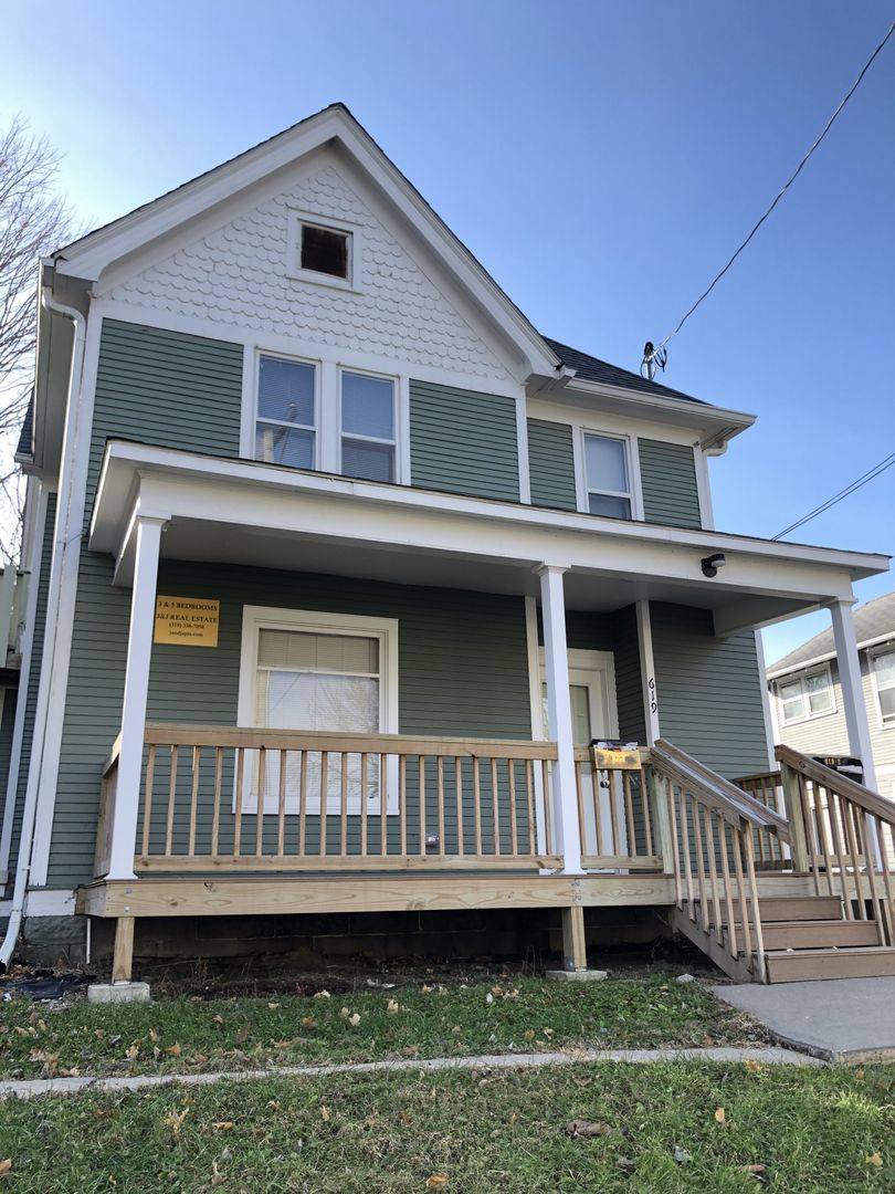 Townhouse for rent at 619 Bowery, Iowa City, IA 52240