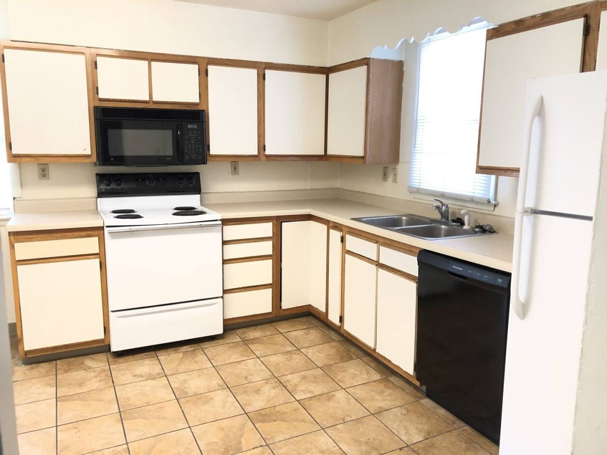Townhouse for rent at 619 Bowery, Iowa City, IA 52240