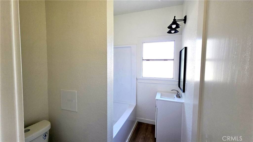 Apartment for rent at 973 N Pk Circle #973-5, Long Beach, CA 90813