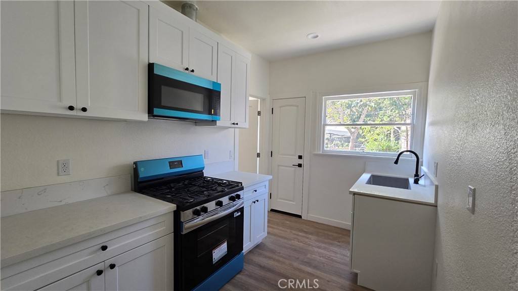 Apartment for rent at 973 N Pk Circle #973-5, Long Beach, CA 90813