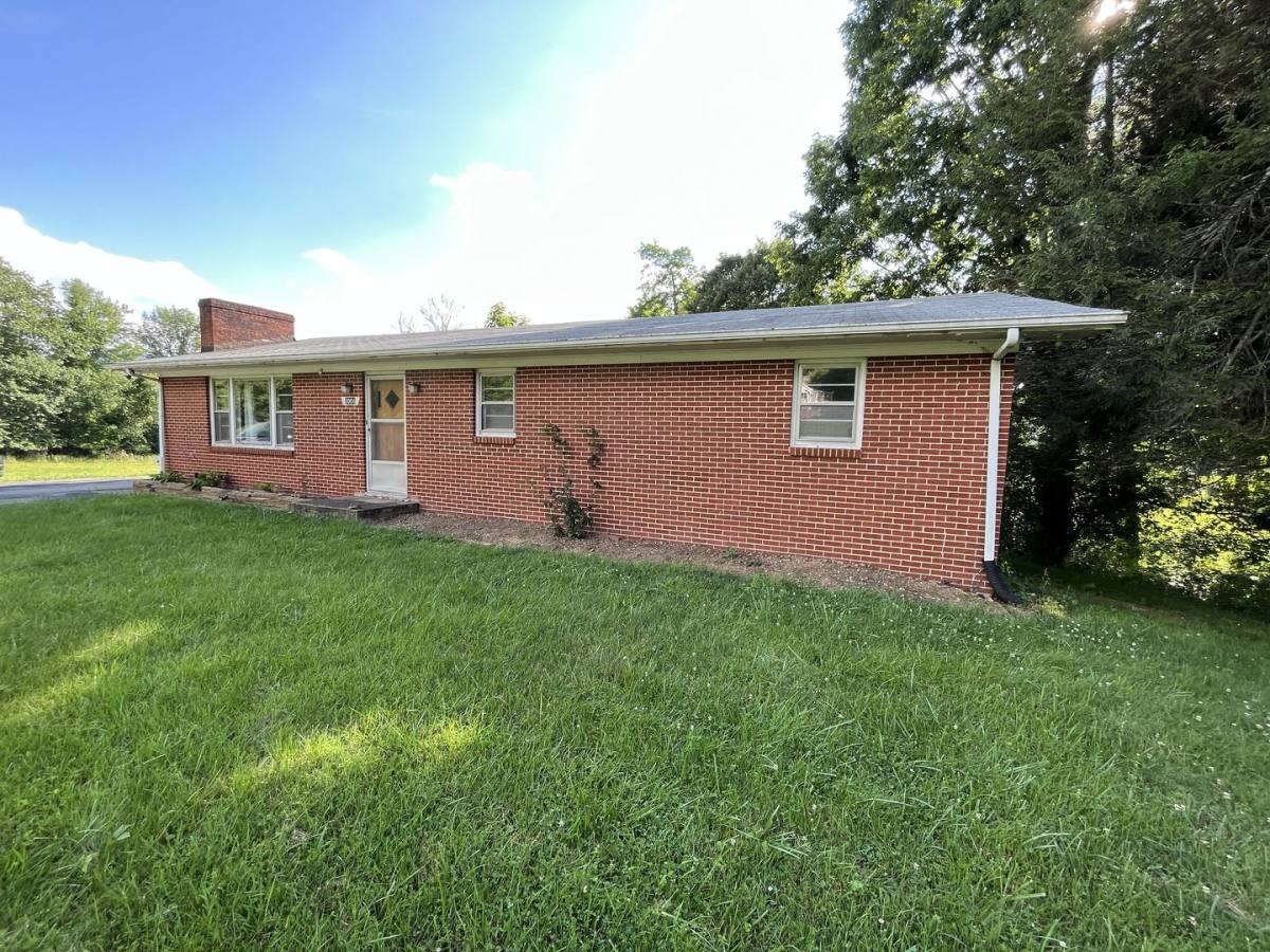 House for rent at 1006 Hodges Gap Rd, Boone, NC 28607