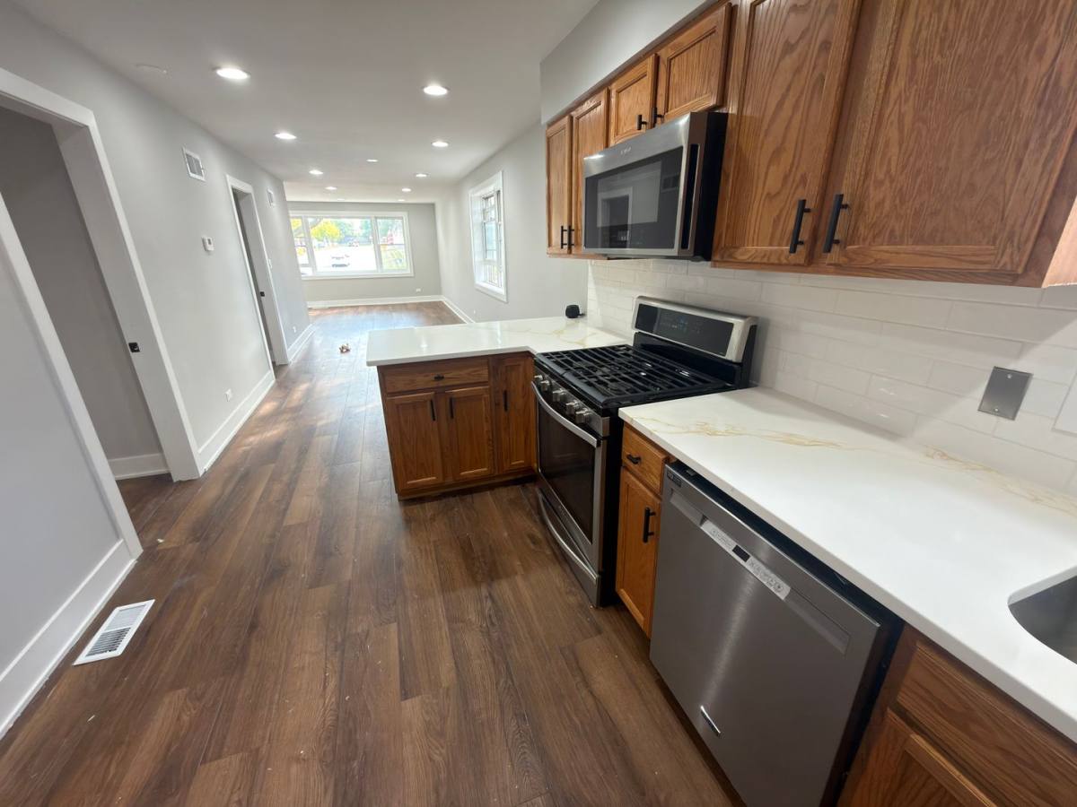 Apartment for rent at 6524 W Diversey Ave, Elmwood Park, IL 60707