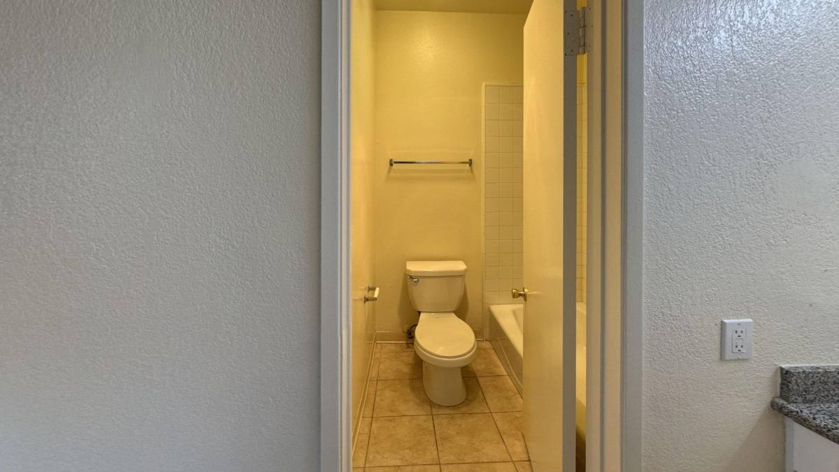 Apartment for rent at 5751 Camellia Ave #219, North Hollywood, CA 91601