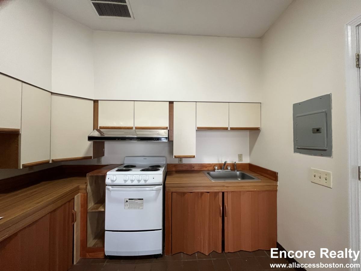 Apartment for rent at 81 Essex St #82, Boston, MA 02111