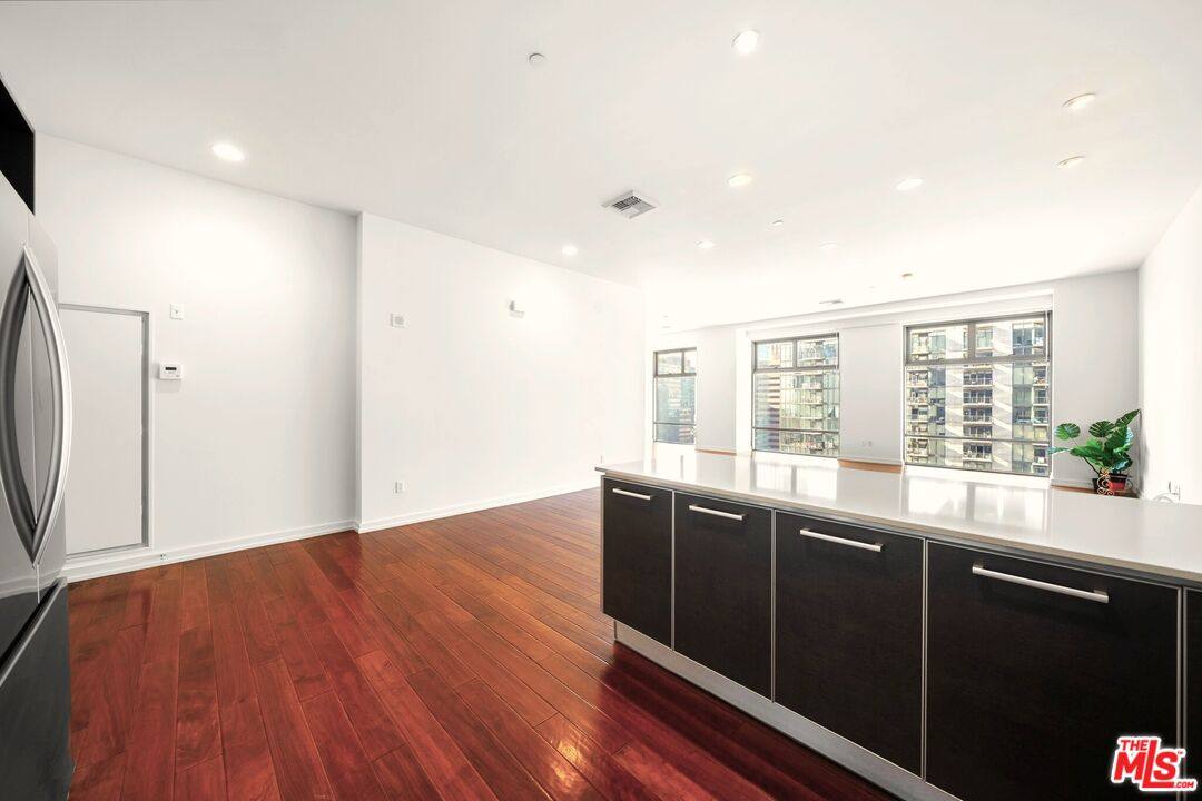 Condo for rent at 801 S Grand Ave #1503, Los Angeles, CA 90017