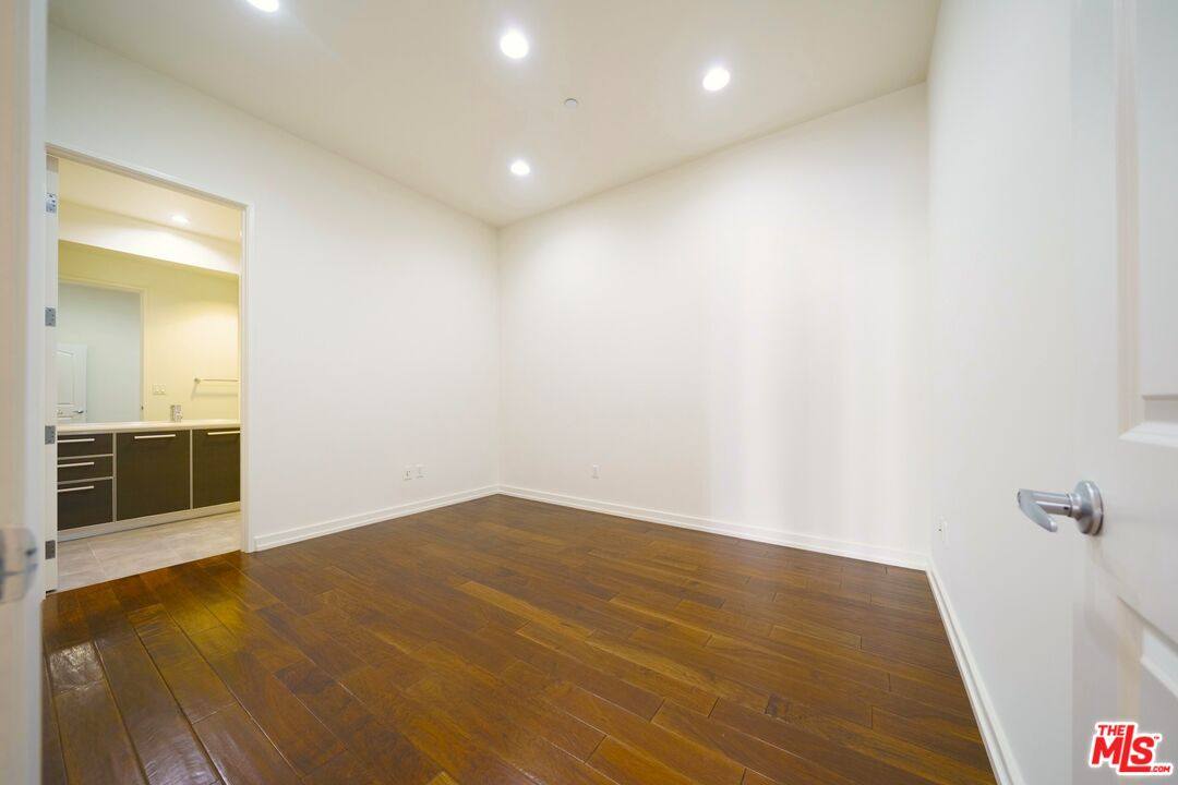 Condo for rent at 801 S Grand Ave #1503, Los Angeles, CA 90017