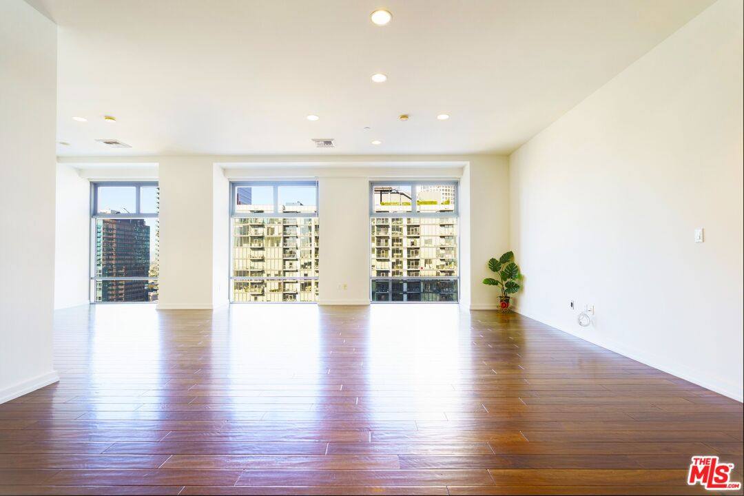 Condo for rent at 801 S Grand Ave #1503, Los Angeles, CA 90017