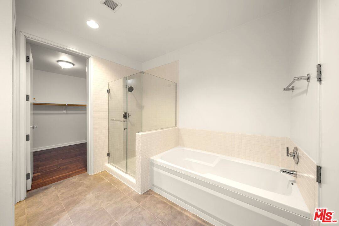 Condo for rent at 801 S Grand Ave #1503, Los Angeles, CA 90017