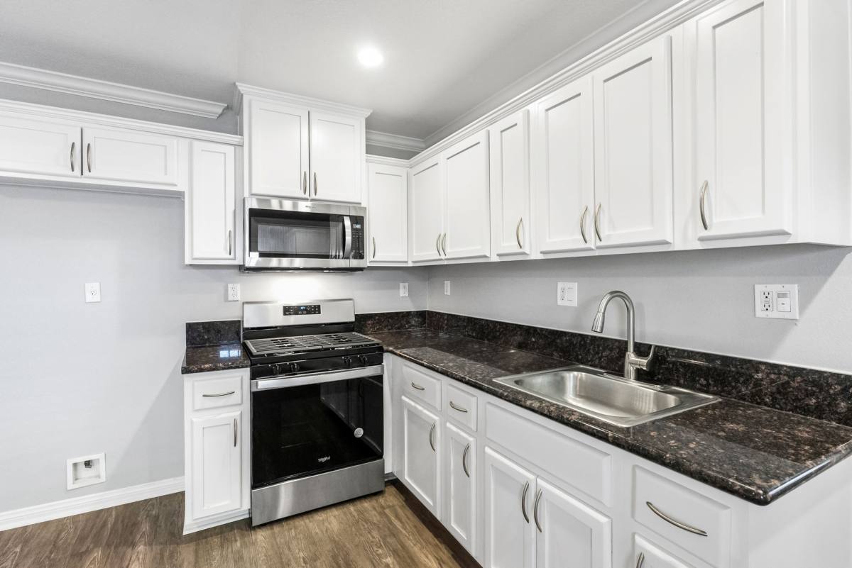 Apartment for rent at 901 S Harbor Blvd, Santa Ana, CA 92704