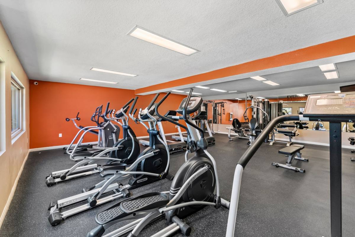 Apartment for rent at 901 S Harbor Blvd, Santa Ana, CA 92704