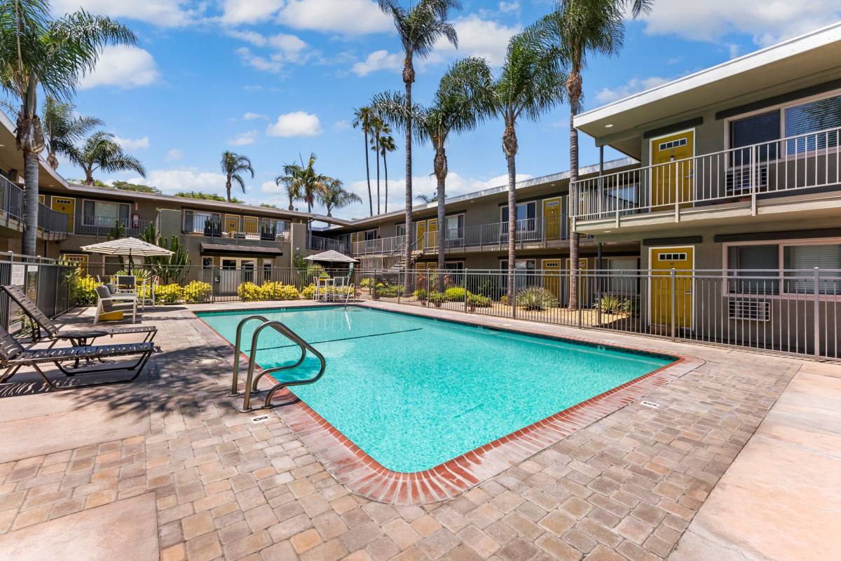 Apartment for rent at 901 S Harbor Blvd, Santa Ana, CA 92704