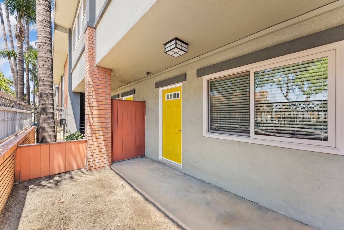 Apartment for rent at 901 S Harbor Blvd, Santa Ana, CA 92704