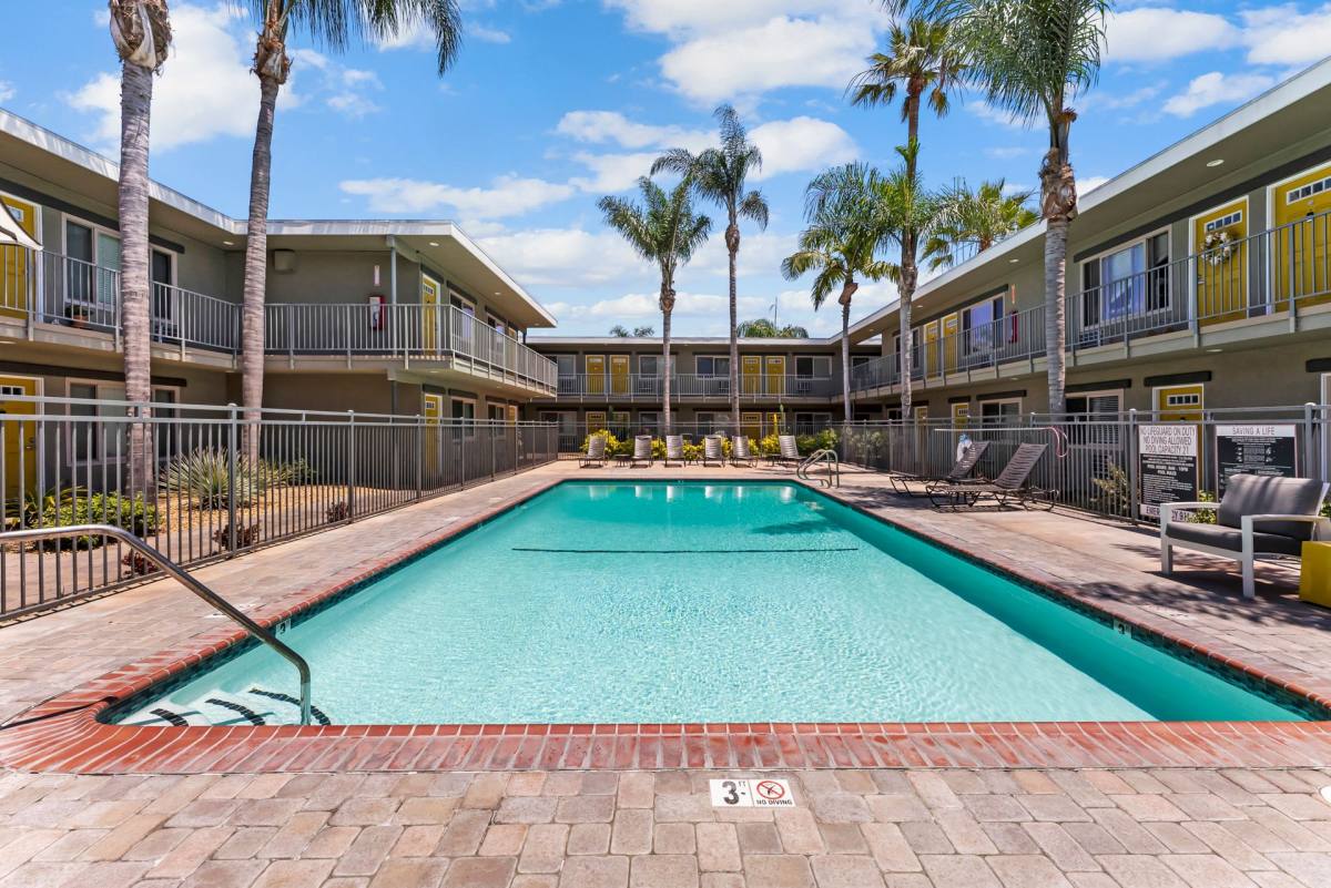 Apartment for rent at 901 S Harbor Blvd, Santa Ana, CA 92704