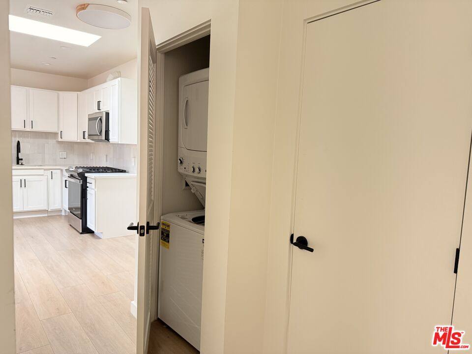 Apartment for rent at 1138 Princeton St #11381132I, Santa Monica, CA 90403