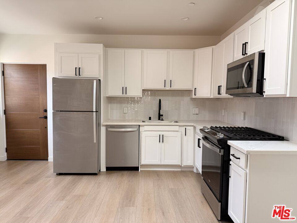 Apartment for rent at 1138 Princeton St #11381132I, Santa Monica, CA 90403