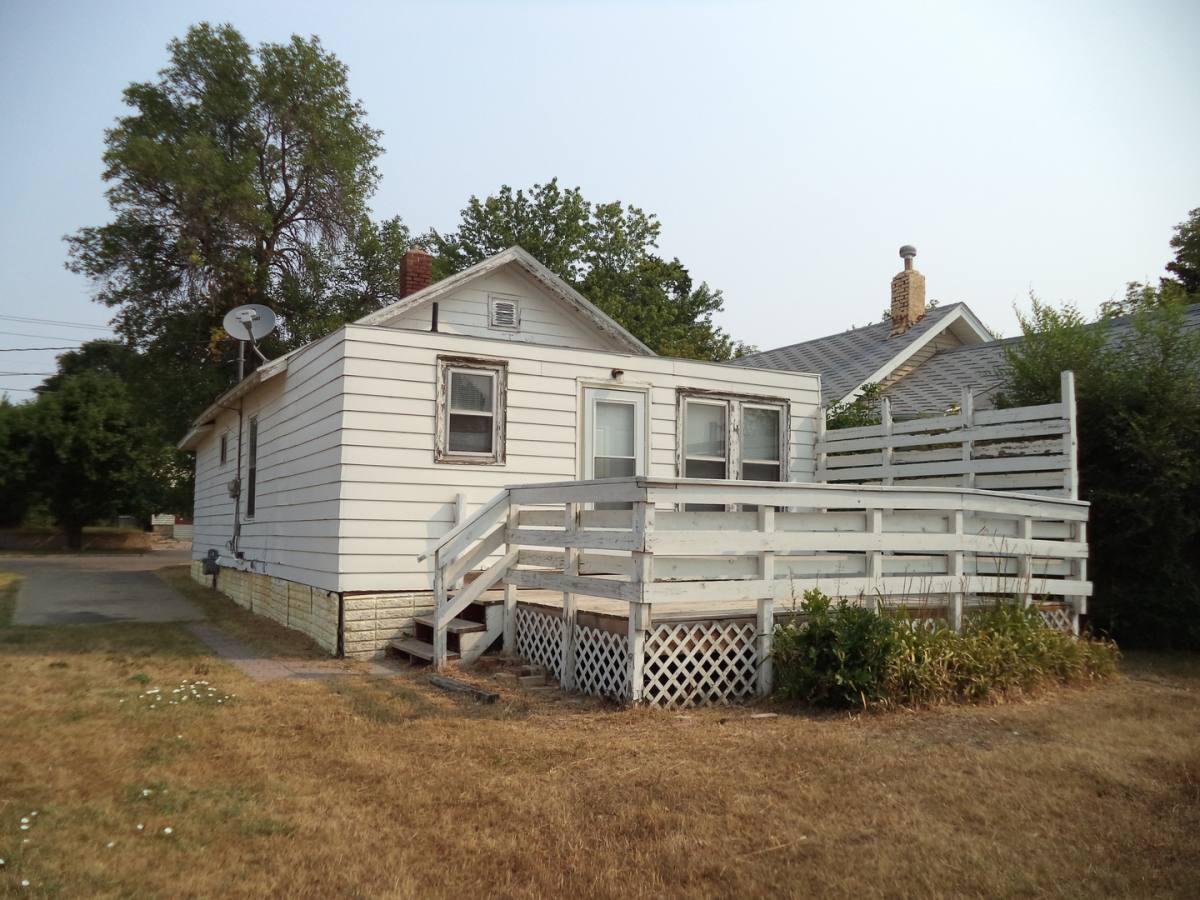 House for rent at 1216 6th Ave NE, Minot, ND 58703