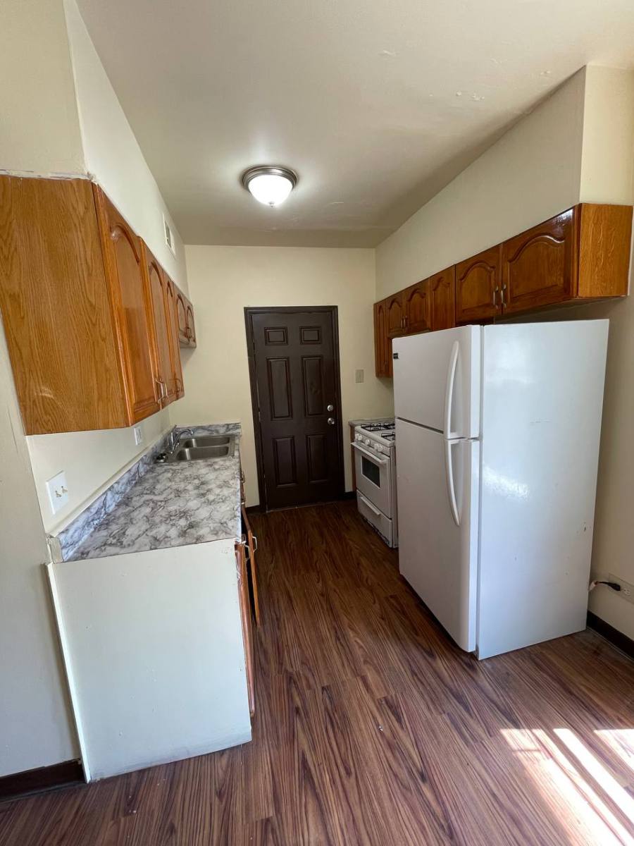 Apartment for rent at 7517 S Coles #3H, Chicago, IL 60649