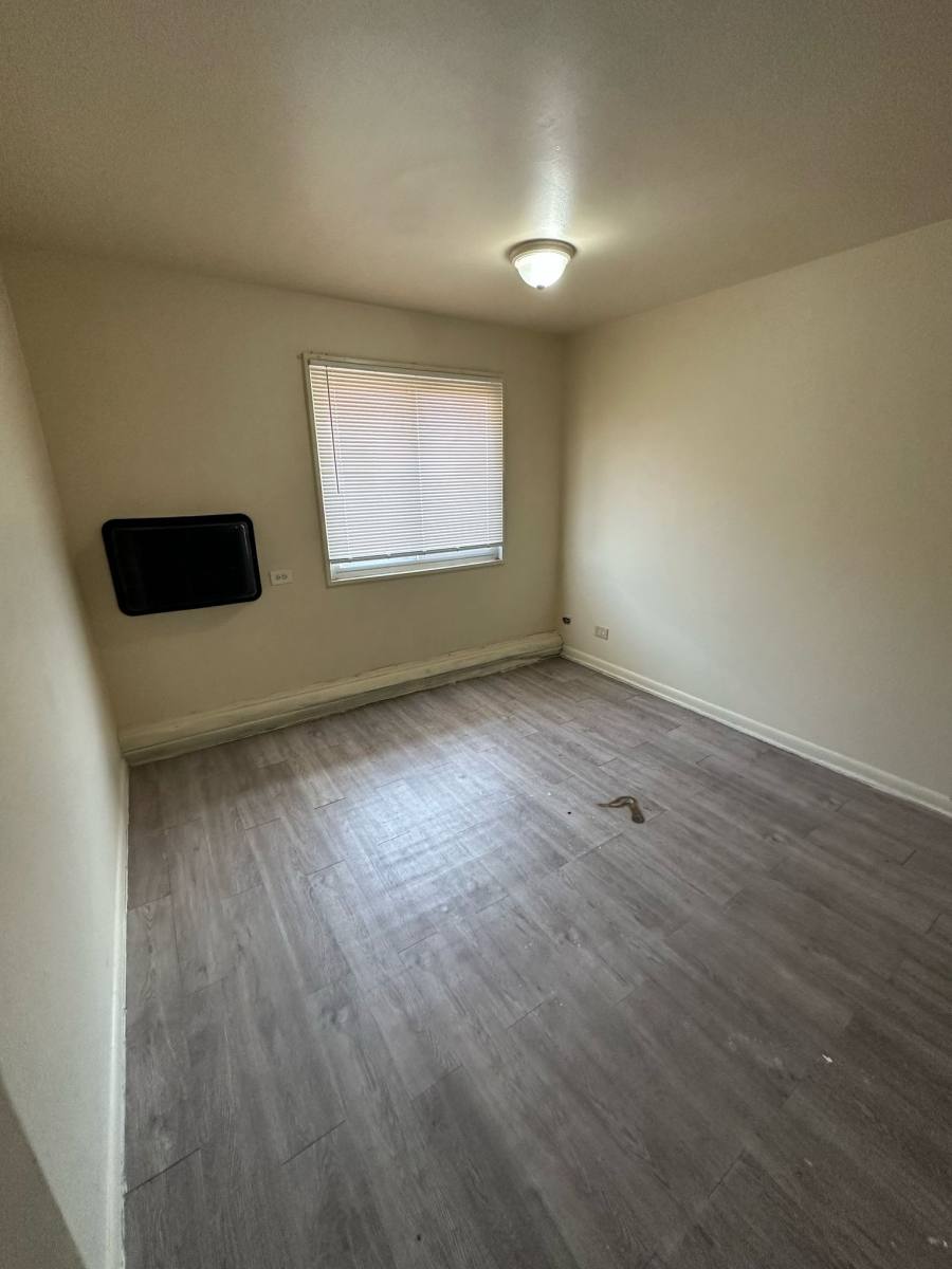 Apartment for rent at 7517 S Coles #3H, Chicago, IL 60649