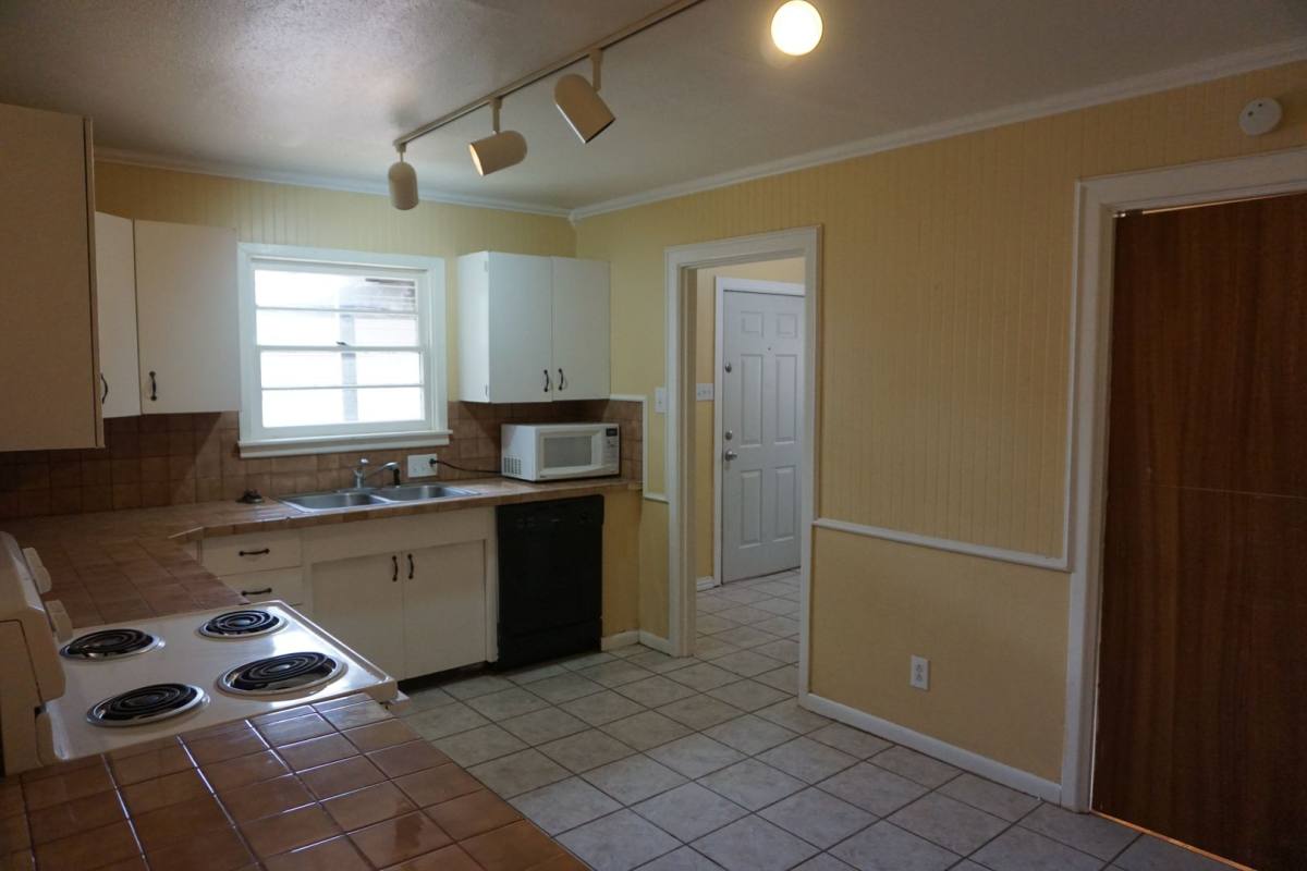 Apartment for rent at 2319 32nd, Lubbock, TX 79411